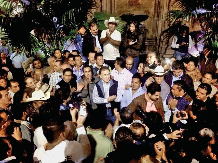 Miguel Ángel Yunes Linares dice que el Presidente sabe de la grave crisis en la entidad; se hizo acompañar de los dirigentes locales del PAN y del PRD (FOTO: CORTESÍA PRD)