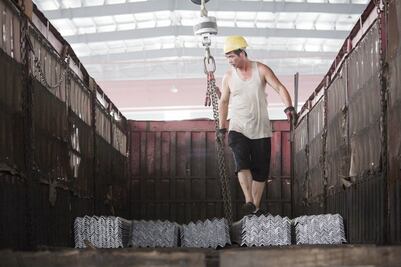 Sube consumo de acero, pero depende de la importación