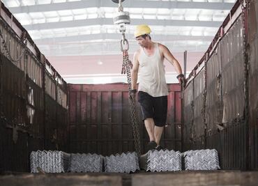 Sube consumo de acero, pero depende de la importación