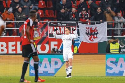 'Chícharo' sigue con su ritual goleador