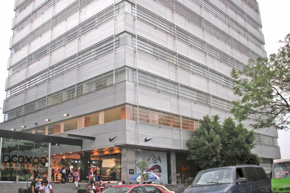 El inmueble del INE en avenida Acoxpa 434, colonia Ex Hacienda Coapa, permanece vacío desde el 19 de septiembre y sin dictamen estructural (ARCHIVO EL UNIVERSAL)