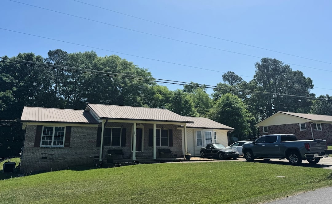 La casa en Anniston, Alabama, donde Marie Therese Ross, de 85 años, quien ha vuelto a Francia tras ser retenida bajo custodia de autoridades migratorias estadounidenses. (17/04/2026) Foto: AP / Safiyah Riddle