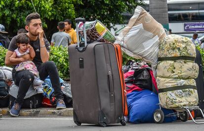 Miles de venezolanos migran por tierra hacia Colombia