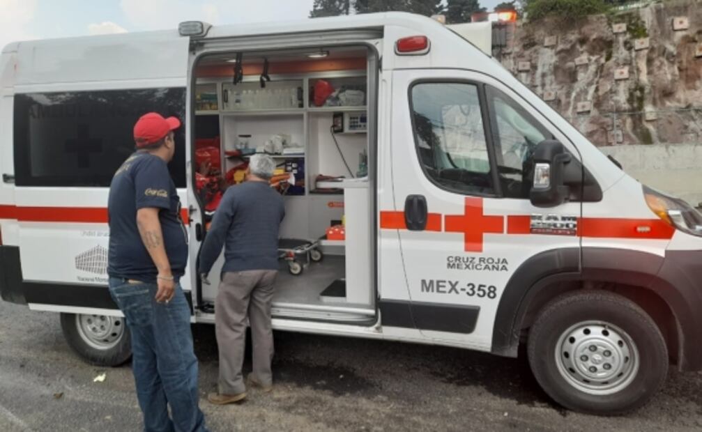 Tráiler que transportaba carne de cerdo choca contra otro sobre la carretera Federal México - Toluca