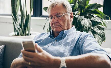 Estas son las razones por las que los adultos mayores tienden a compartir más noticias falsas en internet