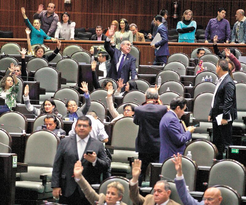 El pleno de la Cámara de Diputados rechazó la eliminación del artículo Décimo Quinto transitorio de la Ley de Ingresos respecto a la legislación de los autos chocolate. GERMÁN ESPINOSA. EL UNIVERSAL