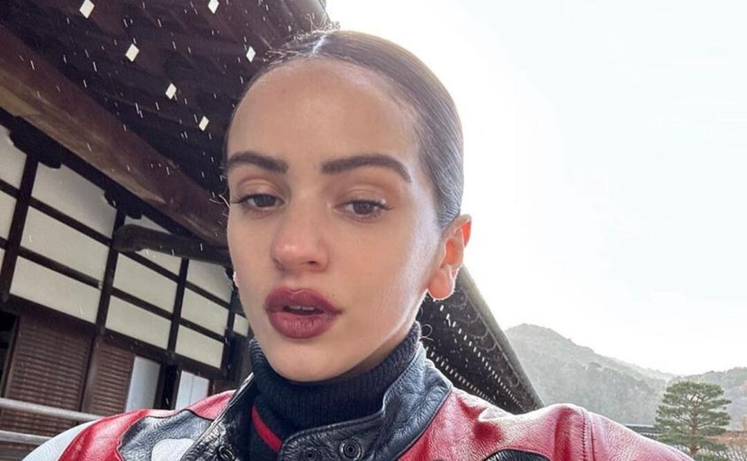 Las botas altas son parte del estilo de Rosalía / Foto: Intagram @rosalia.vt