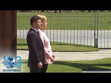 Angela Merkel tiembla incontrolable durante acto oficial