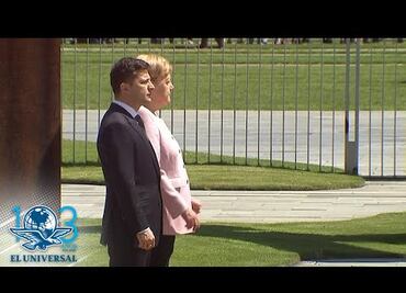 Angela Merkel tiembla incontrolable durante acto oficial