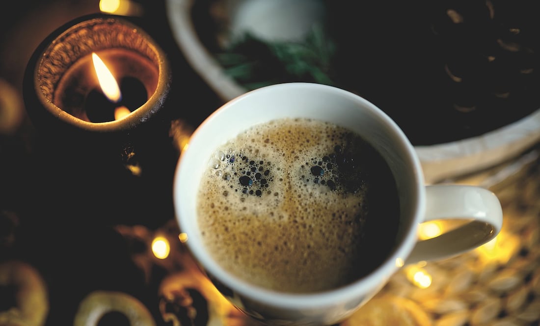 El café puede ayudarte a empezar mejor tus días, y combinarlo con hierbas aromáticas contribuirá a reducir los síntomas de ansiedad. Foto: Pixabay