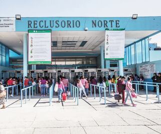 Mandan a casa a adultos mayores presos