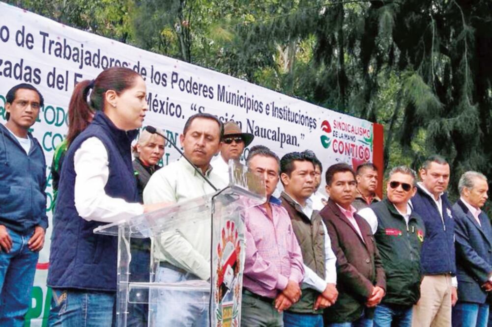 La esposa del ex edil de Naucalpan, Liliana Carbajal de Olvera, aún opera en el cargo honorífico en la institución (TOMADA DE TWITTER)