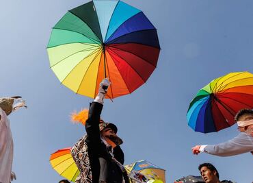 FOTOS y VIDEO Música, color y alegría invaden el Centro de CDMX; arranca el Carnaval de Carnavales en Monumento a la Revolución