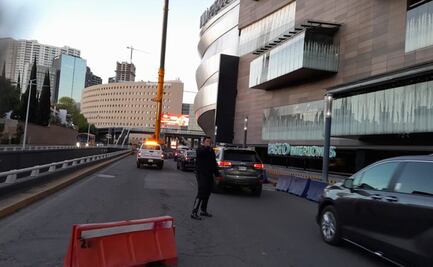 Grúa telescópica descompuesta causa caos vial en Interlomas