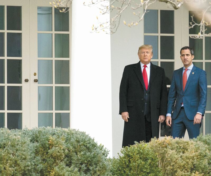 El presidente estadounidense, Donald Trump, se reunió ayer con el proclamado mandatario interino venezolano, Juan Guaidó, en la Casa Blanca en Washington. Foto: EVAN VUCCI. AP