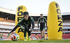 Oswaldo Sánchez respalda a Carlos Acevedo como tercer portero de la Selección Mexicana