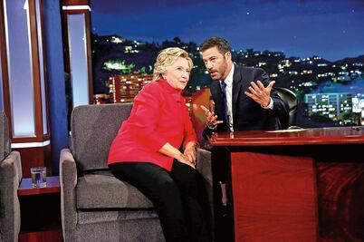 Encuentra FBI casi 15 mil correos de Hillary Clinton