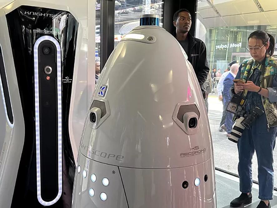 El robot K5 durante una conferencia de prensa en Times Square, Nueva York, en abril de 2023. Foto: EFE