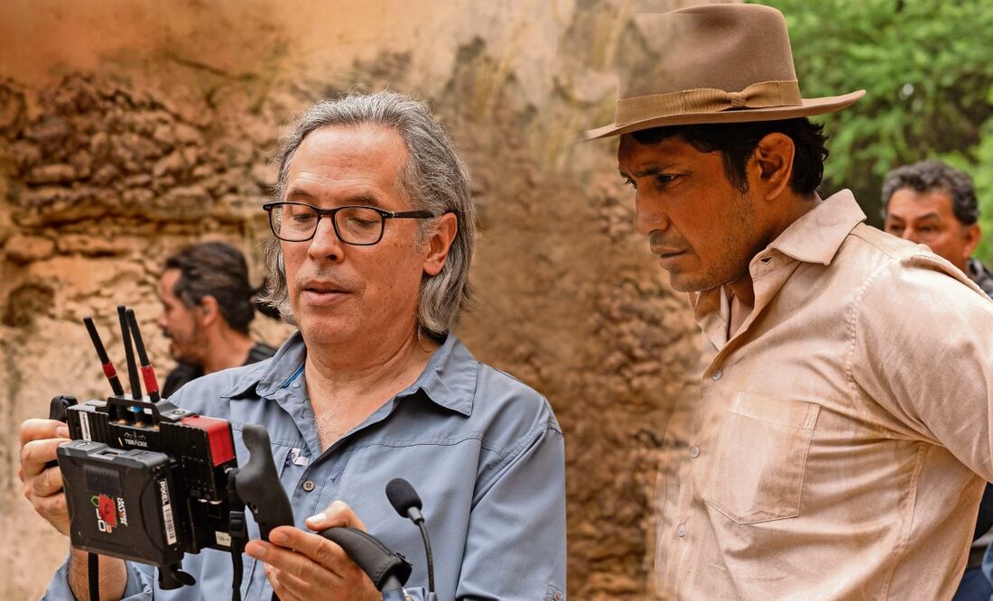 Esta miniserie es el segundo trabajo de larga duración del cinefotógrafo como director, tras lanzar la película de Pedro Páramo en septiembre del año pasado. Foto: Netflix y AP