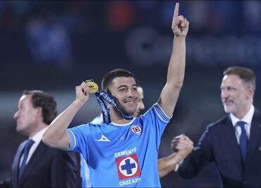 Erik Lira es seguido de cerca por el Sevilla