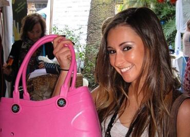 Estos bolsos inspirados en Crocs se hacen virales en redes sociales