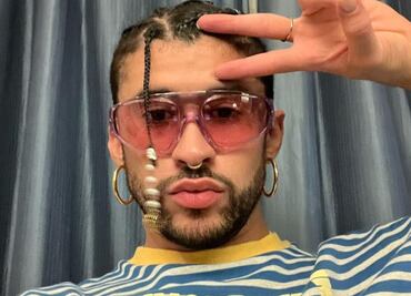Bad Bunny enfurece con una de sus fans y arroja su celular al mar