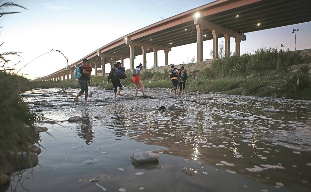 Muchos migrantes llevan más de una semana esperando en Tapanatepec, Oaxaca, su permiso migratorio de tránsito. Foto: Christian Torres/EL UNIVERSAL