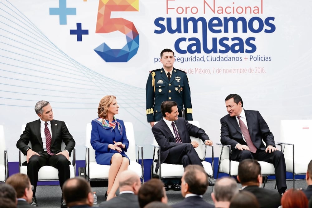 El presidente Enrique Peña Nieto pidió la colaboración de organizaciones civiles para definir la agenda común y revertir la tendencia de la inseguridad (IVÁN STEPHENS. EL UNIVERSAL)