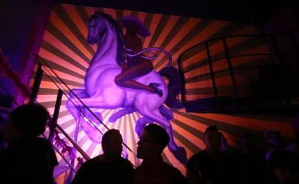 El zapata desnudo también cabalga en el mural del bar gay El Marra