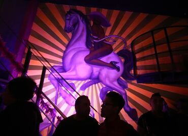 El zapata desnudo también cabalga en el mural del bar gay El Marra