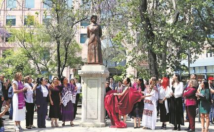 Completan el Paseo de las Heroínas en Reforma