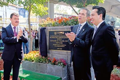 Se busca acercar a policías con la gente, Mancera