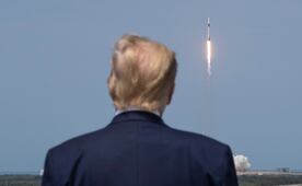 Trump promete "edad de oro" de los viajes espaciales; plantea hasta mil lanzamientos a la Luna y Marte por año