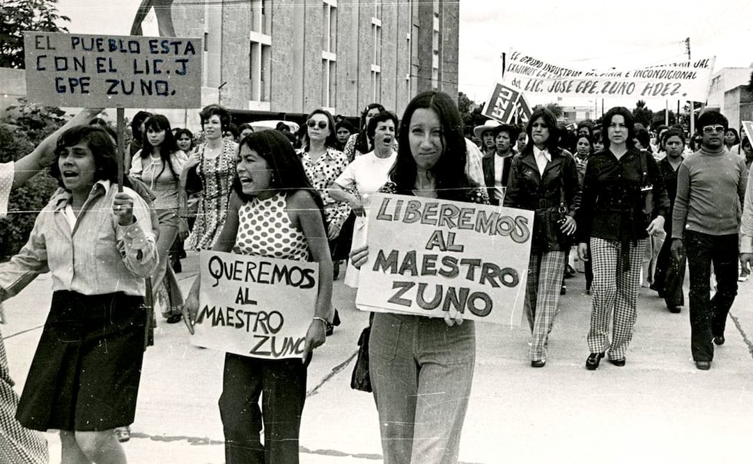 Guadalajara cerró el mes de agosto del 74 con centenares -si no es que miles- de ciudadanos que salieron a manifestarse en favor de la liberación del exgobernador José G. Zuno. Archivo EL UNIVERSAL.