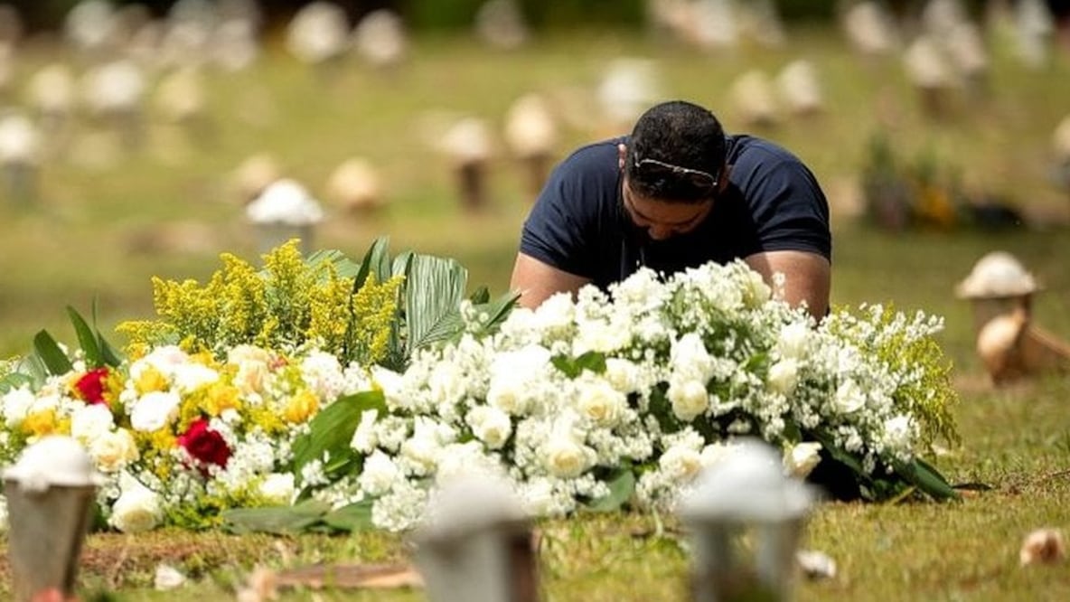 Relacionan "kit covid" que promueve Bolsonaro con el incremento de muertes en Brasil