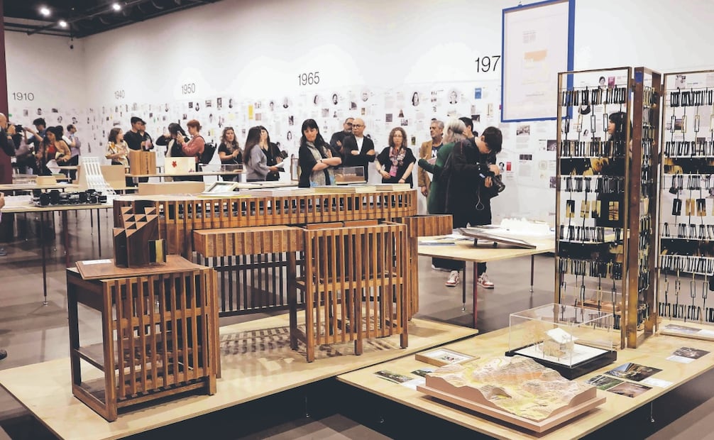Poco más de tres años de investigación le llevó a la curadora Zaida Muxí Martínez trazar la historia de las mujeres, nacidas en México o extranjeras residentes, que han hecho relevante arquitectura en el país. Foto: Diego Simón Sánchez/ EL UNIVERSAL