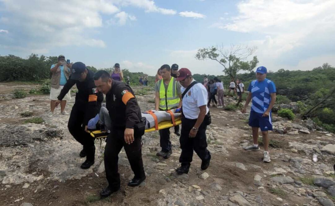 Los paramédicos de Protección Civil determinaron que tenía una fractura en su pierna izquierda. Foto: Especial