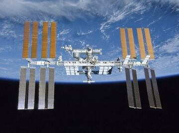 Astronautas en la Estación Espacial Internacional se refugian en sus cápsulas debido a ruptura de un satélite