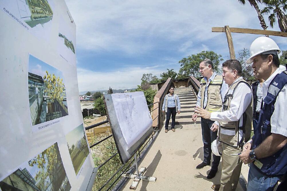 Gabino Cué expresó su beneplácito por el avance del proyecto que permitirá resguardar documentos públicos e históricos del estado que datan de1574 (ESPECIAL)