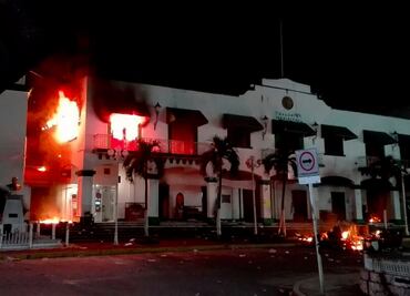 Queman palacio municipal por desaparición de cura