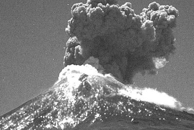 Explosión en el Popocatépetl genera lluvia de ceniza