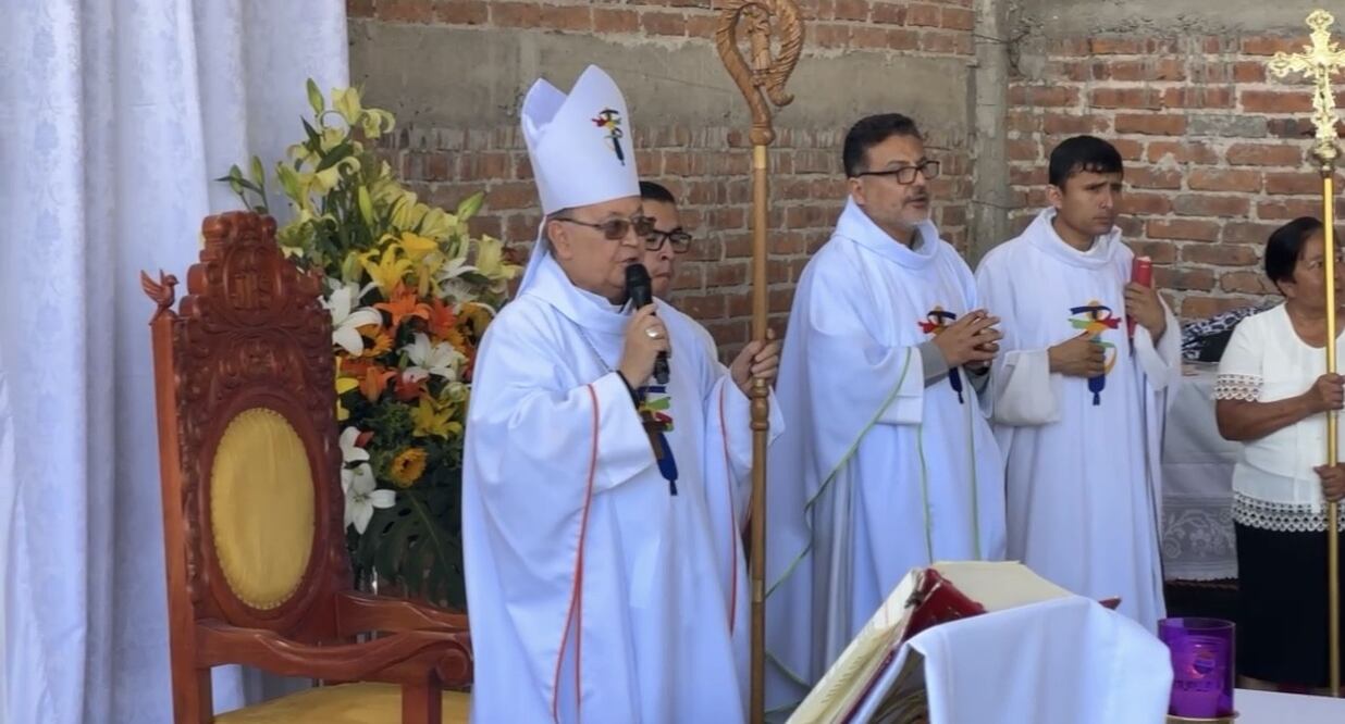 En el templo de Catedral de León, el arzobispo Jaime Calderón Calderón expresó que unirse en comunión de ese trágico suceso es sin duda un consuelo para las familias. Foto: Especial/El Universal