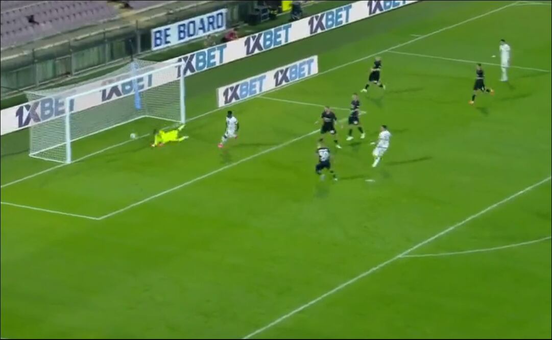 Guillermo Ochoa en partido con la Salernitana - Foto: Especial