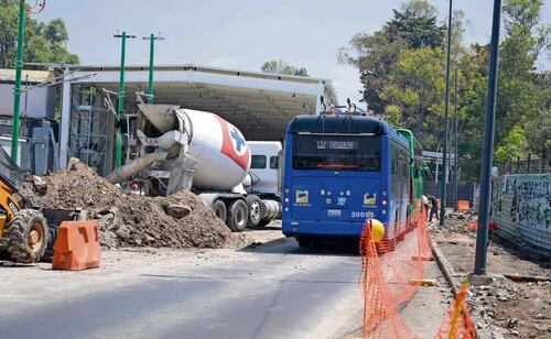 Tren Ligero
La terminal Tasqueña sigue cerrada. Será adecuada para permitir la operación de trenes acoplados (dos trenes en convoy). Foto: Santiago Cadena / EL UNIVERSAL