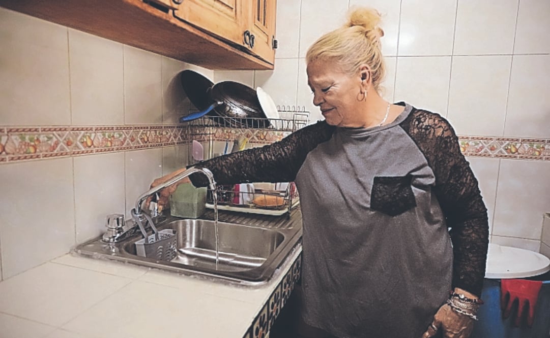 Luego de más de 10 años de desabasto, habitantes de Fuentes de Aragón reciben agua por la red. Foto: Especial