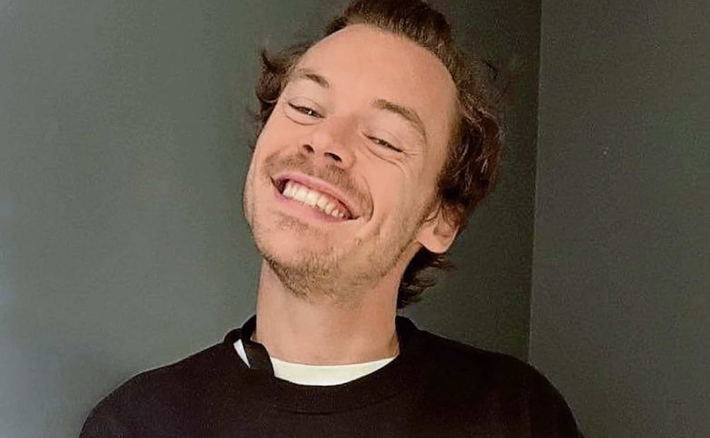 Harry Styles construye señales de su tiempo