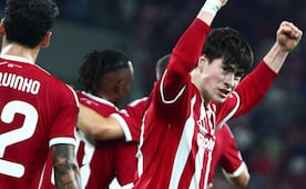 La Hormiga González sigue encendido con el Olympiacos y anota su primer gol en Europa League