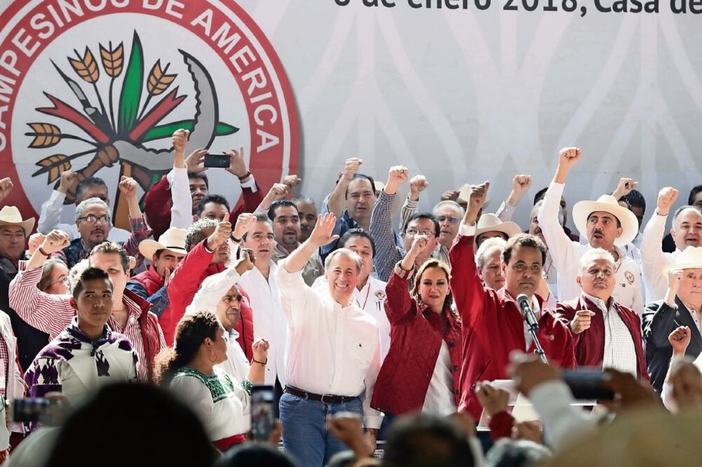 José Antonio Meade precandidato del PRI-PVEM-Nueva Alianza, dijo que en el centro del progreso se encuentra el campesino; sin crédito no se puede trabajar. Foto: LUIS CORTÉS. EL UNIVERSAL