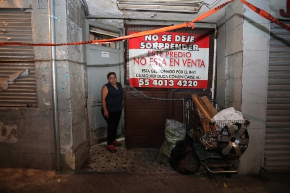 Vivir en la calle o en un edificio en ruinas, dilema de damnificados del 19S