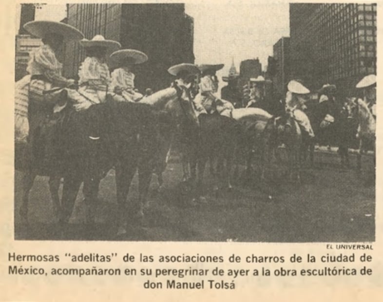 Entre llanto y admiración, capitalinos acompañaron la “cabalgata” del Caballito de Tolsá